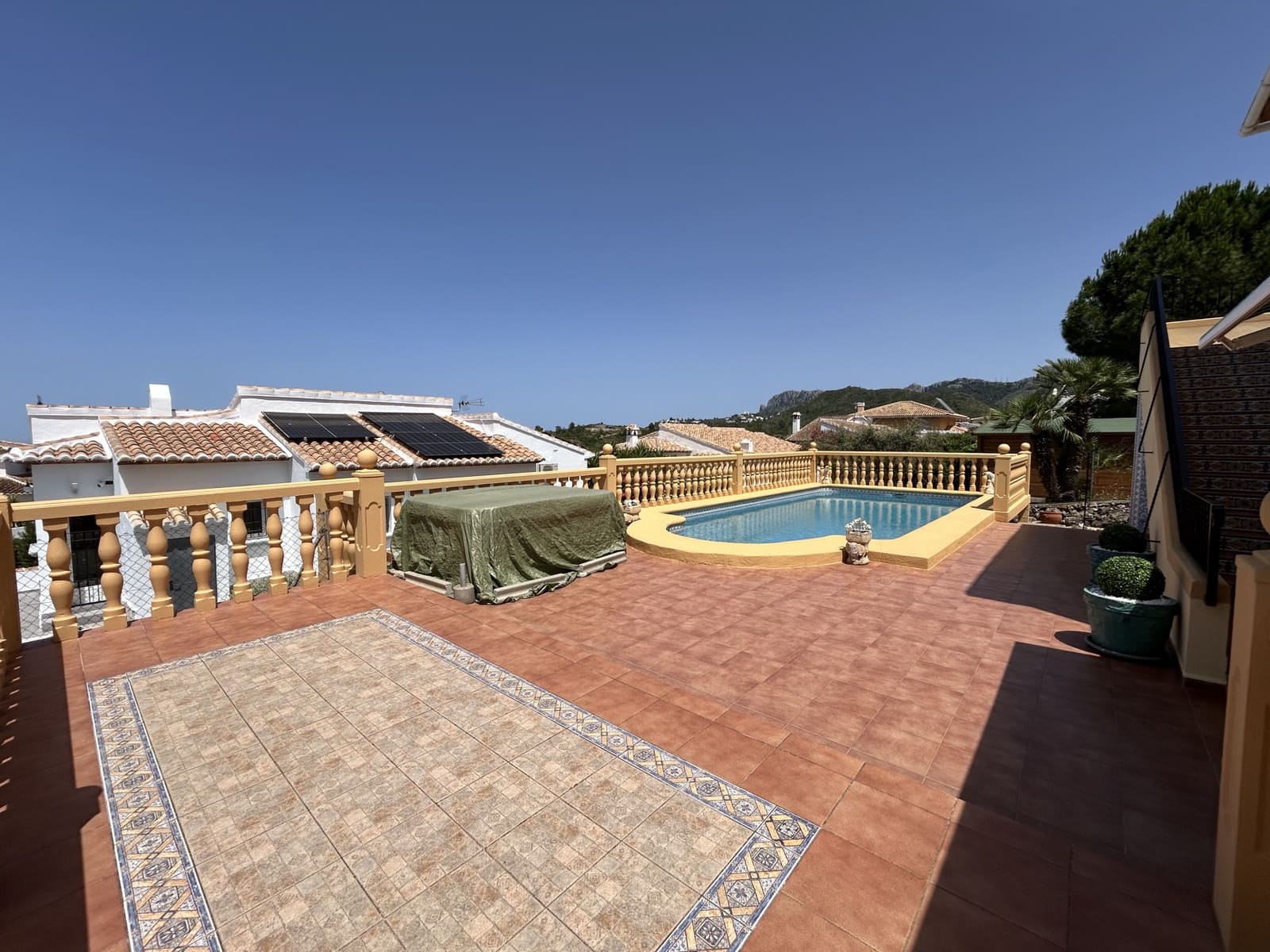 5 bedroom Villa for sale in Rafol de Almunia with pool - € 550,000 (Ref: 9927077)