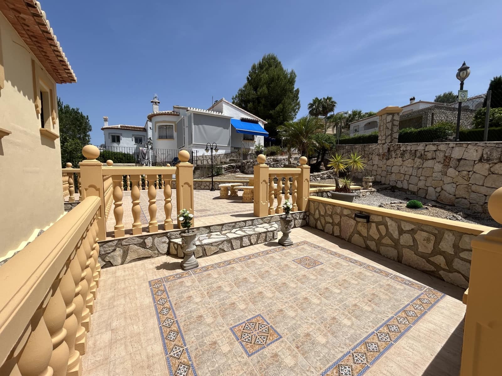 5 bedroom Villa for sale in Rafol de Almunia with pool - € 550,000 (Ref: 9927077)