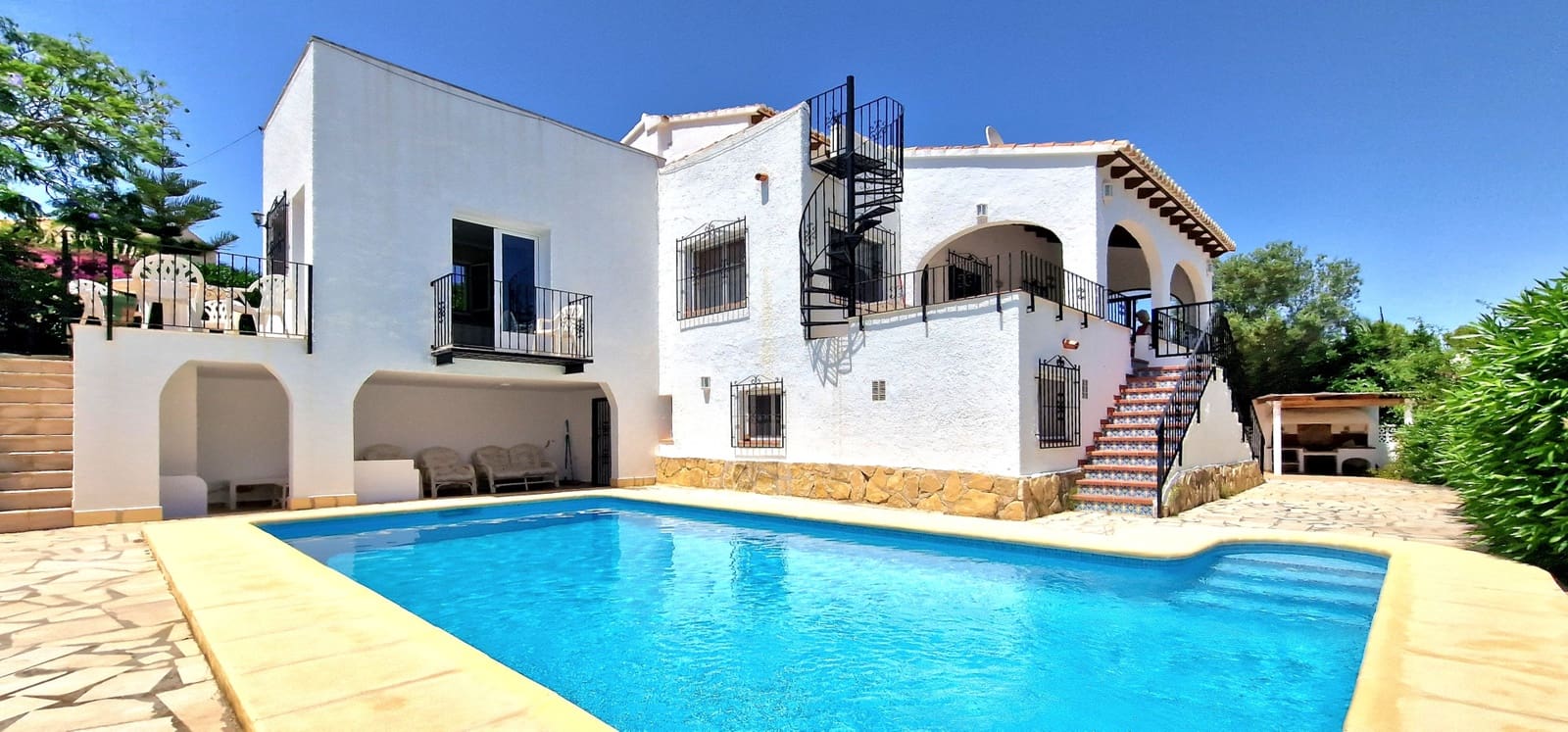 6 soveværelse Villa til salg i Moraira med swimmingpool - € 650.000 (Ref: 9936108)