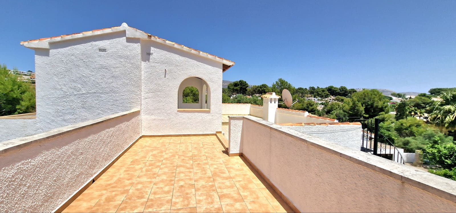 6 soveværelse Villa til salg i Moraira med swimmingpool - € 650.000 (Ref: 9936108)