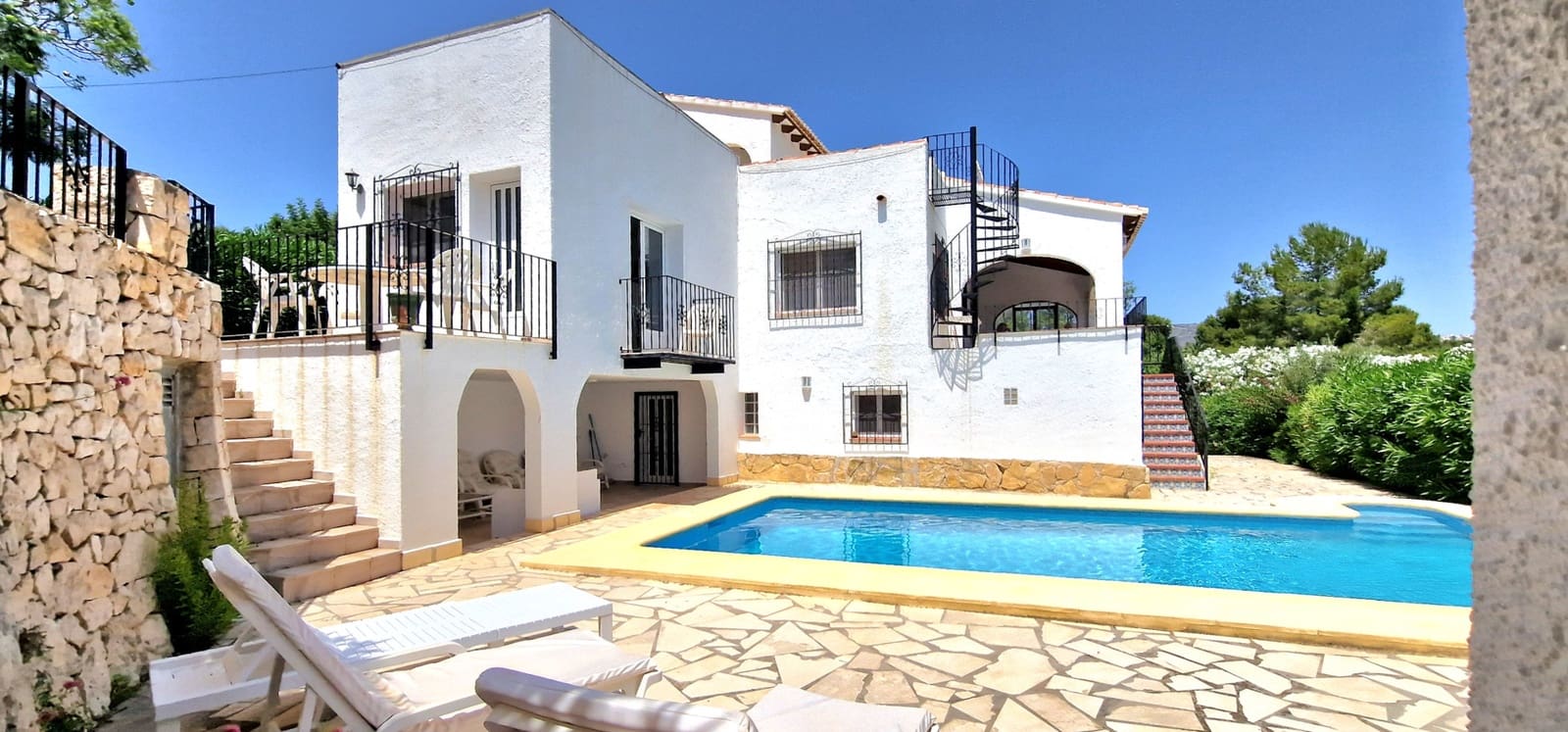 6 soveværelse Villa til salg i Moraira med swimmingpool - € 650.000 (Ref: 9936108)