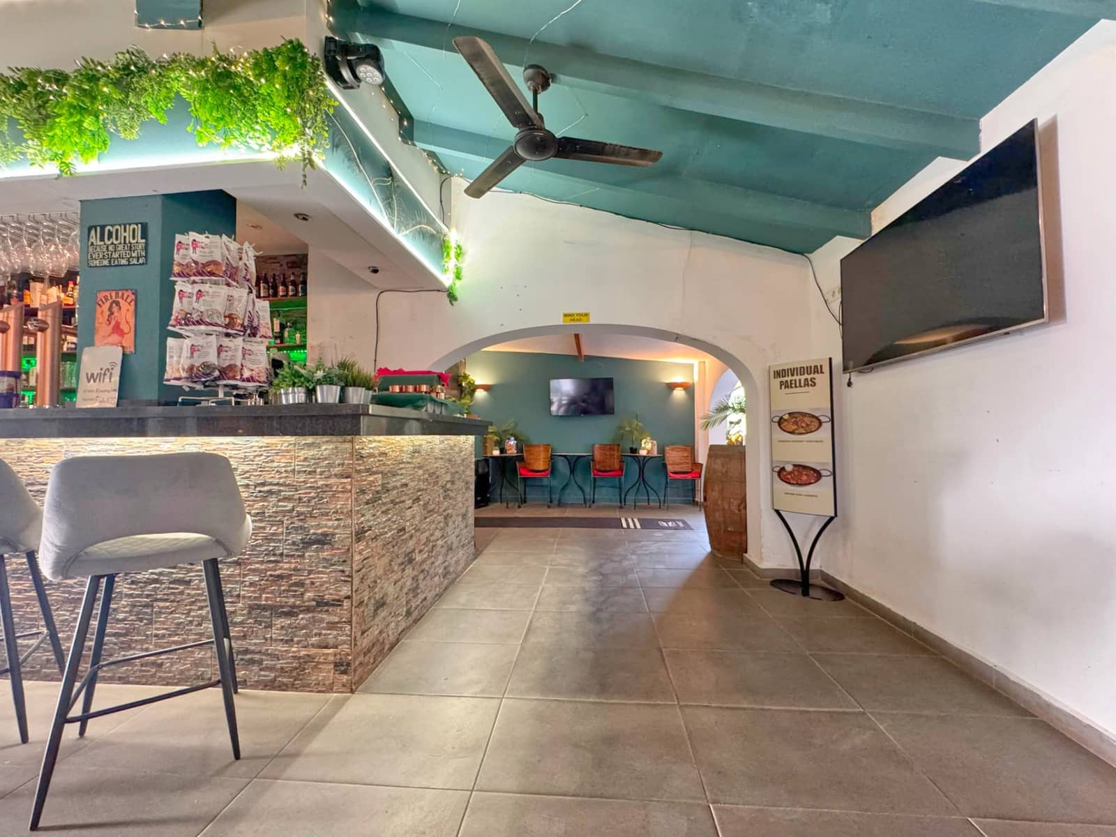Restaurant/Bar for sale in Arenal - € 450,000 (Ref: 9952358)