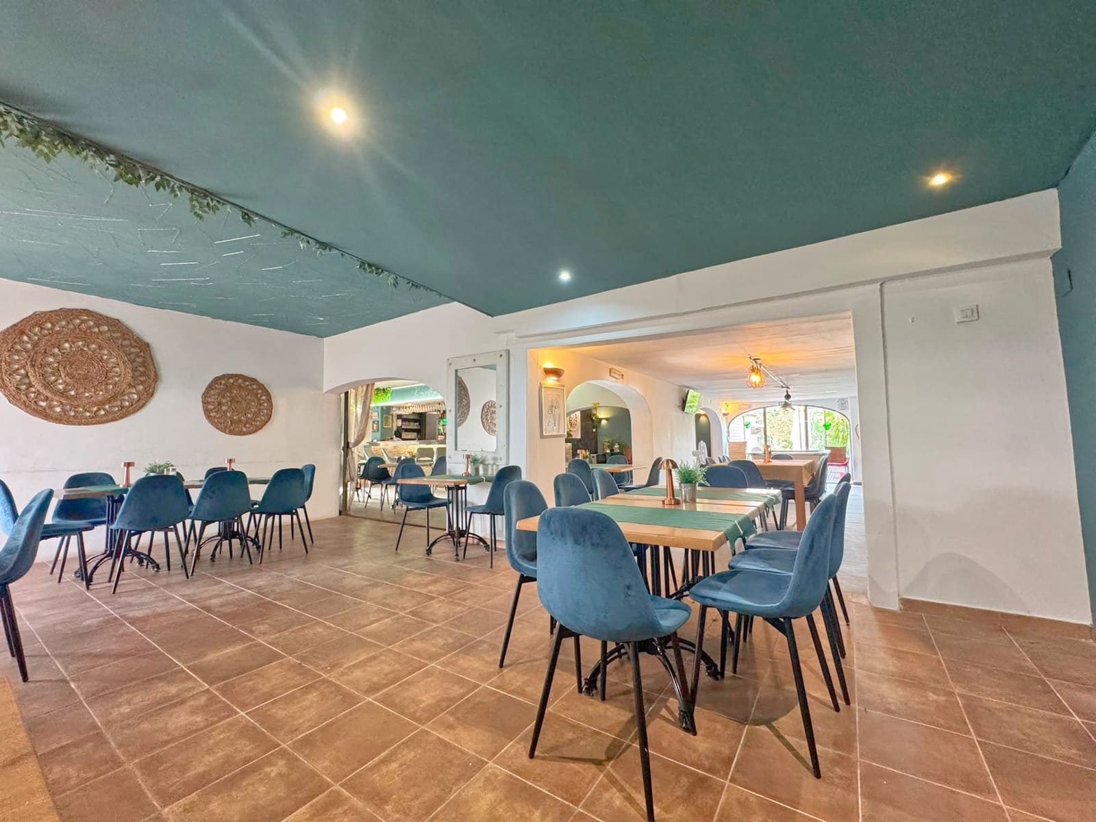 Restaurant/Bar for sale in Arenal - € 450,000 (Ref: 9952358)
