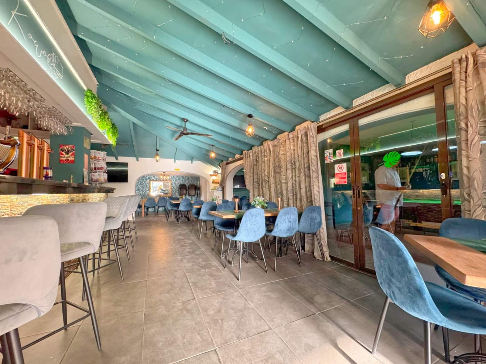 Restaurant/Bar for sale in Arenal - € 450,000 (Ref: 9952358)