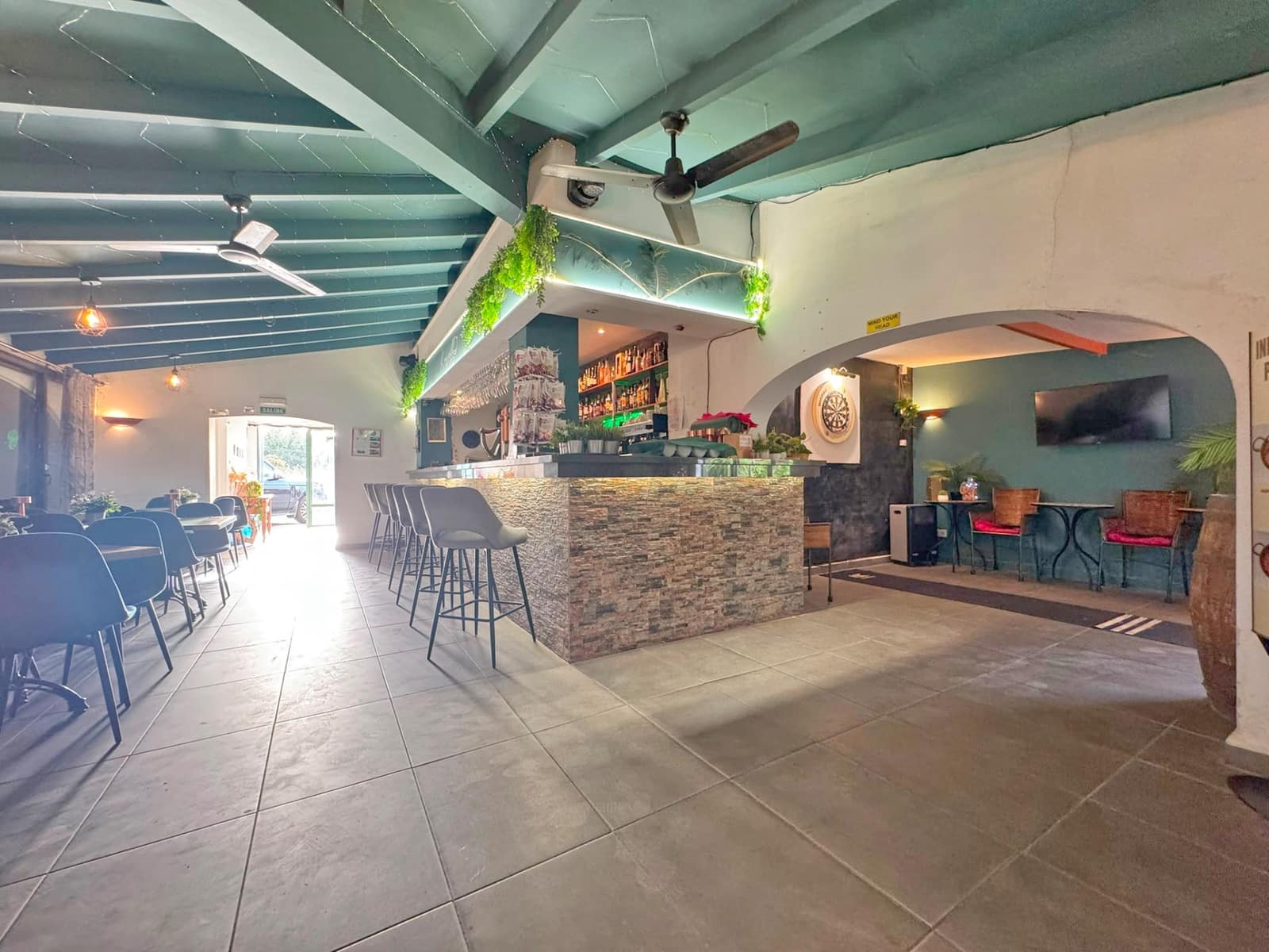 Restaurant/Bar for sale in Arenal - € 450,000 (Ref: 9952358)