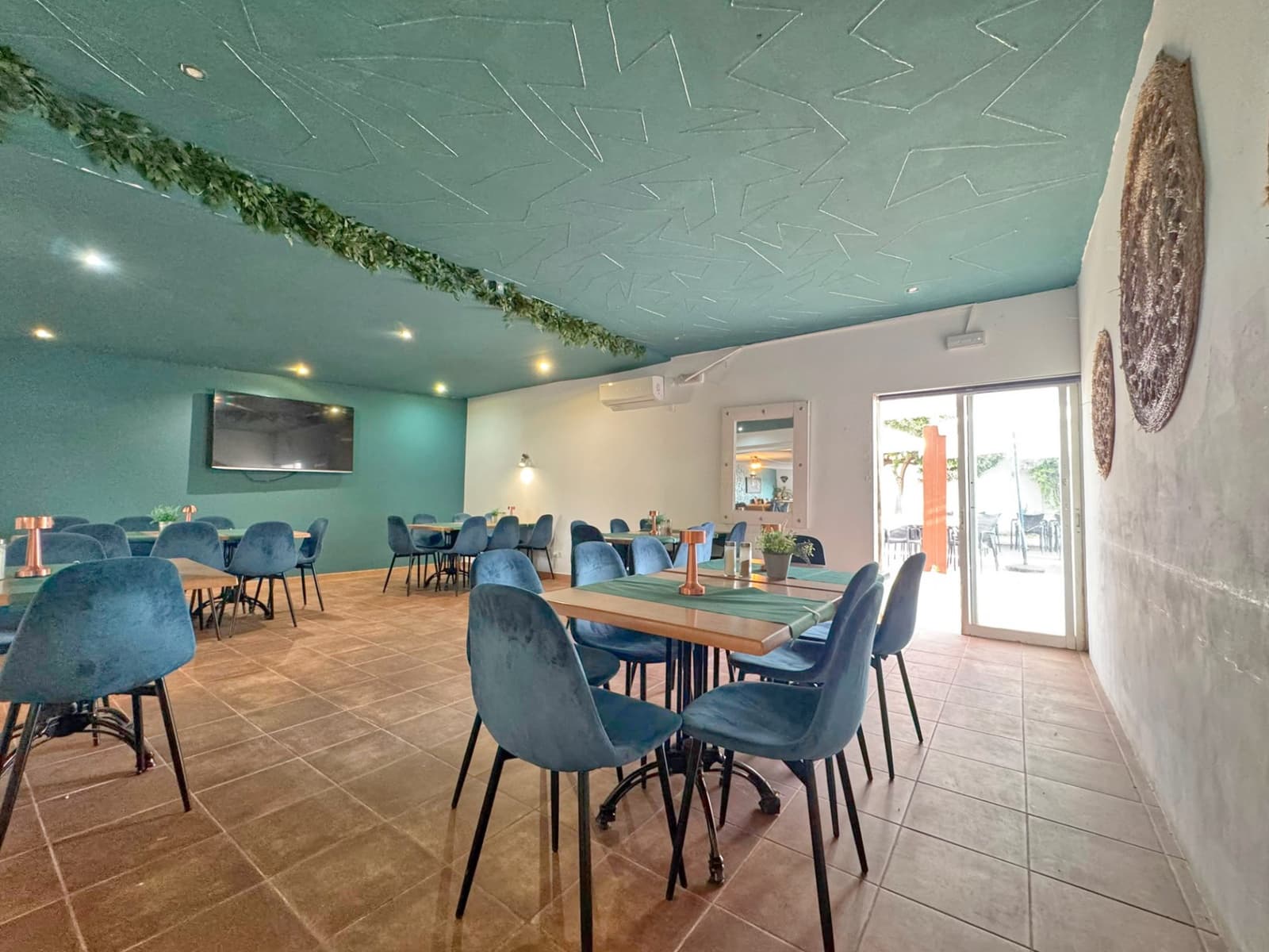Restaurant/Bar for sale in Arenal - € 450,000 (Ref: 9952358)