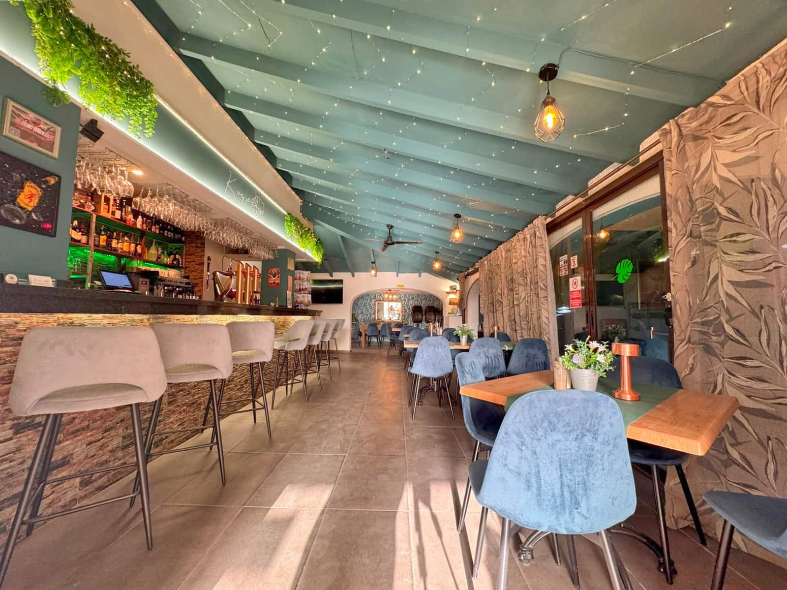 Restaurant/Bar for sale in Arenal - € 450,000 (Ref: 9952358)