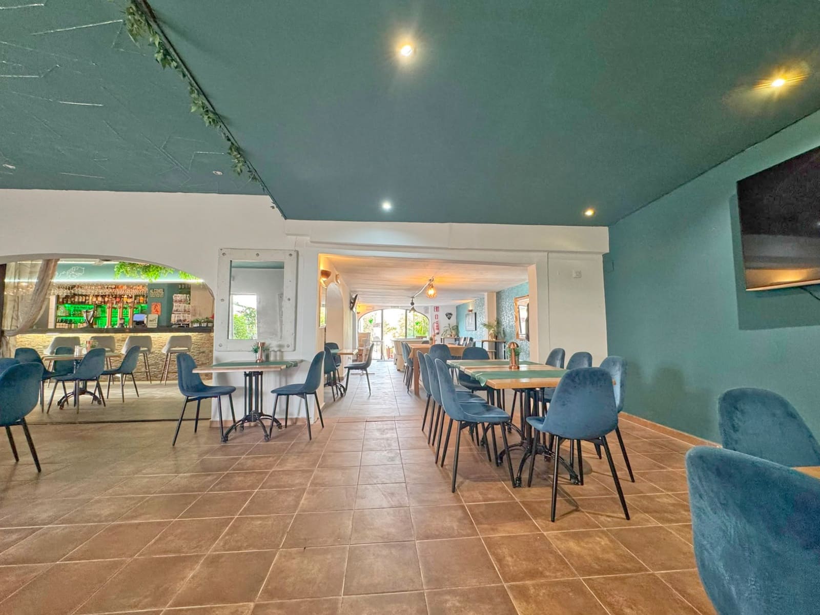 Restaurant/Bar for sale in Arenal - € 450,000 (Ref: 9952358)