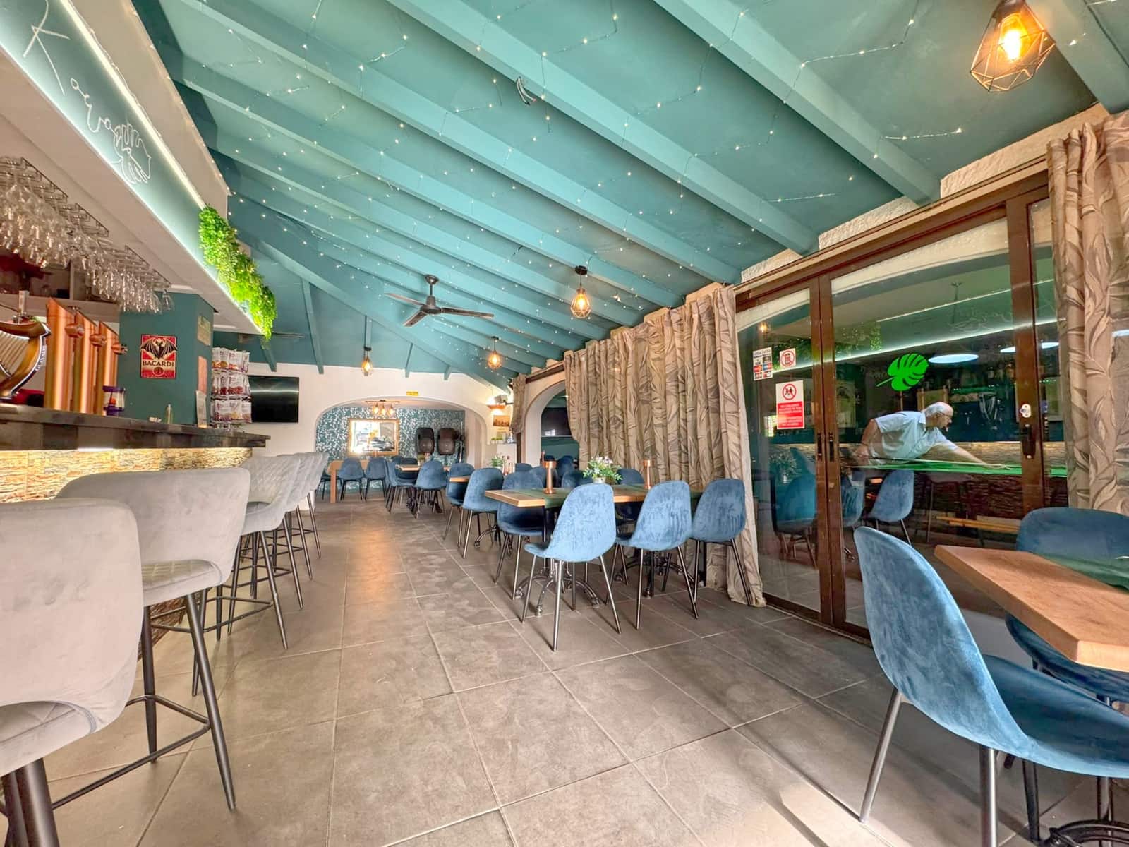Restaurant/Bar for sale in Arenal - € 450,000 (Ref: 9952358)
