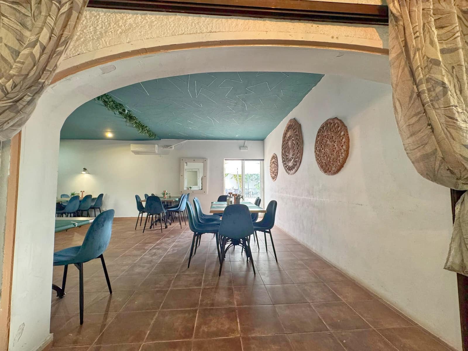 Restaurant/Bar for sale in Arenal - € 450,000 (Ref: 9952358)