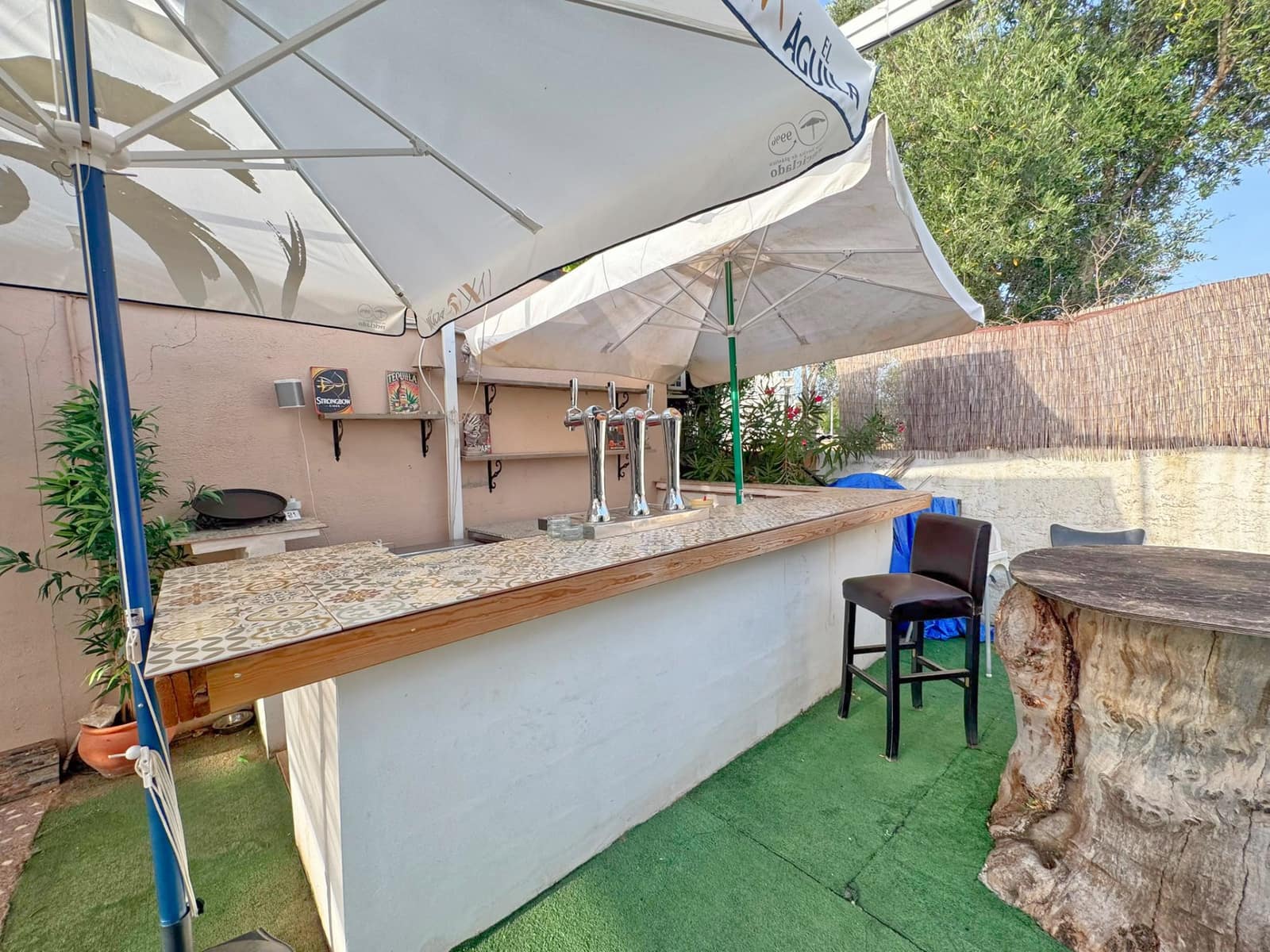Restaurant/Bar for sale in Arenal - € 450,000 (Ref: 9952358)
