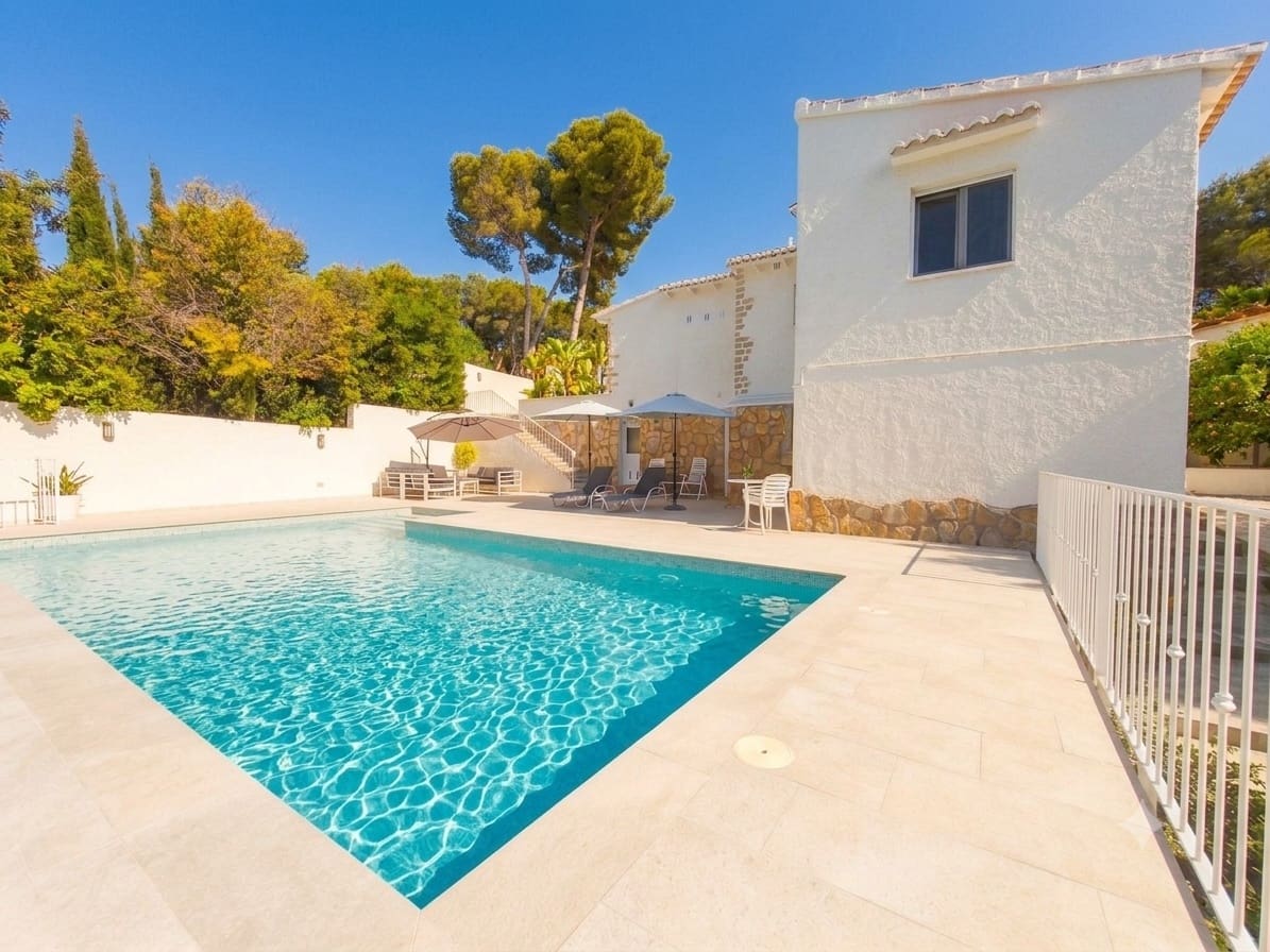 3 soveværelse Villa til salg i Moraira med swimmingpool - € 899.000 (Ref: 9962383)