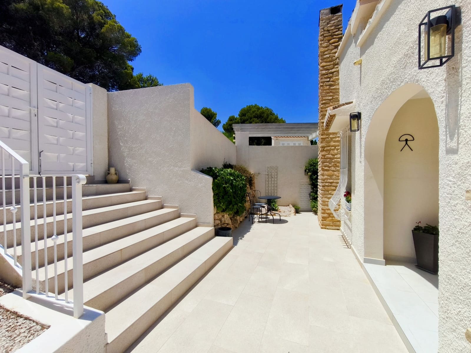 3 soveværelse Villa til salg i Moraira med swimmingpool - € 899.000 (Ref: 9962383)