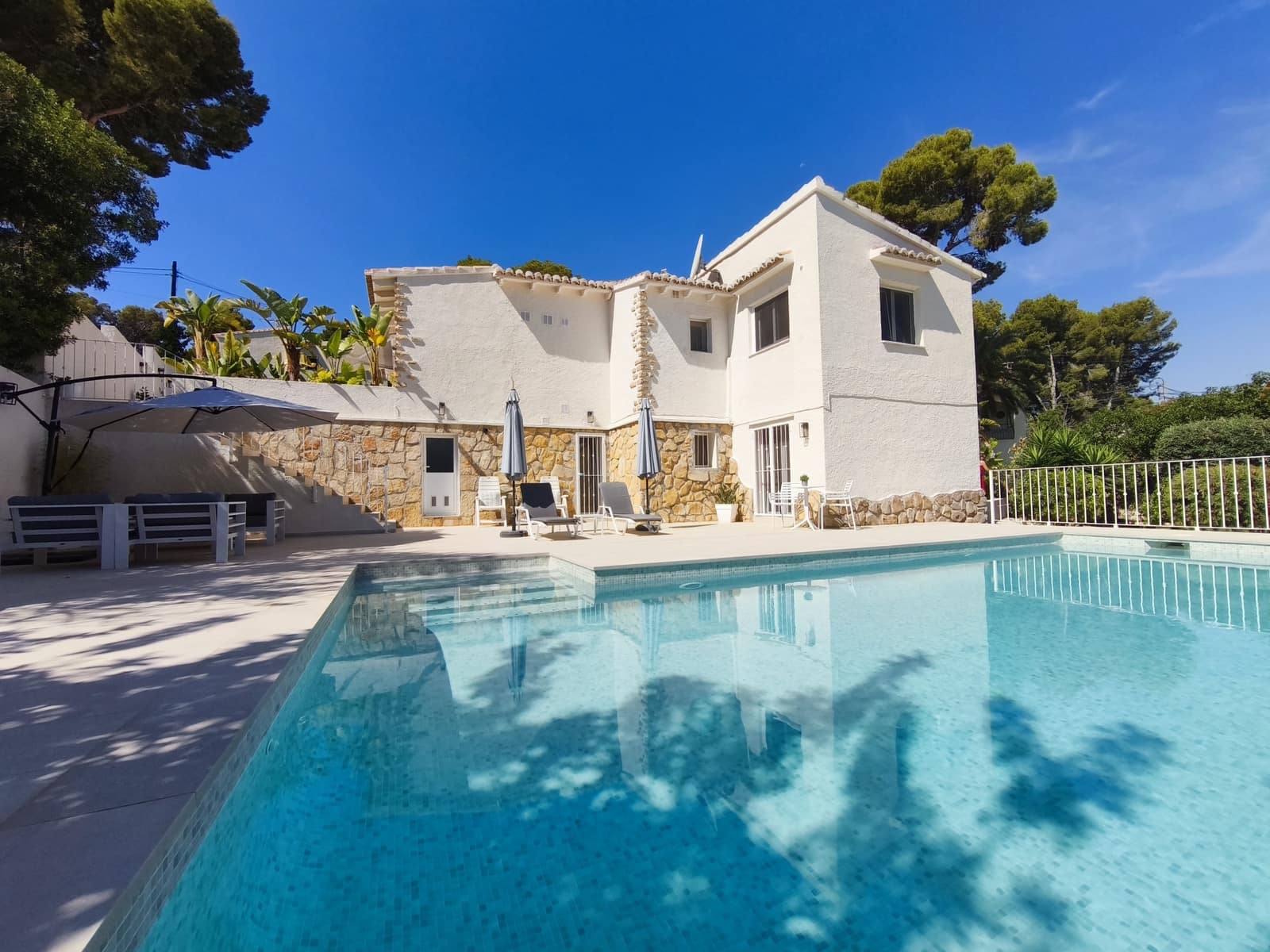 3 soveværelse Villa til salg i Moraira med swimmingpool - € 899.000 (Ref: 9962383)