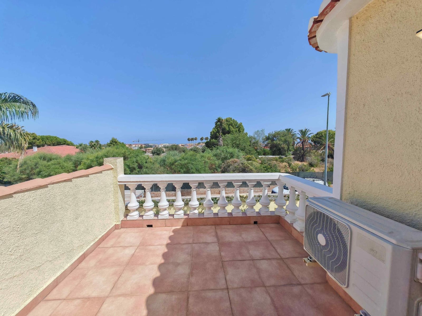3 sovrum Villa till salu i Denia med pool - 599 995 € (Ref: 9962384)