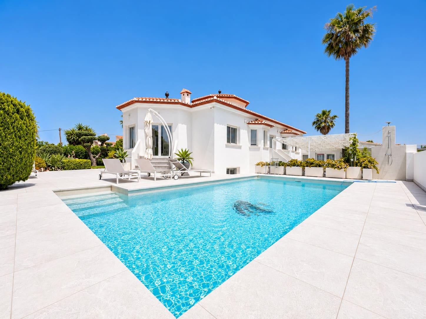 5 bedroom Villa for sale in Denia with pool - € 1,190,000 (Ref: 9970338)