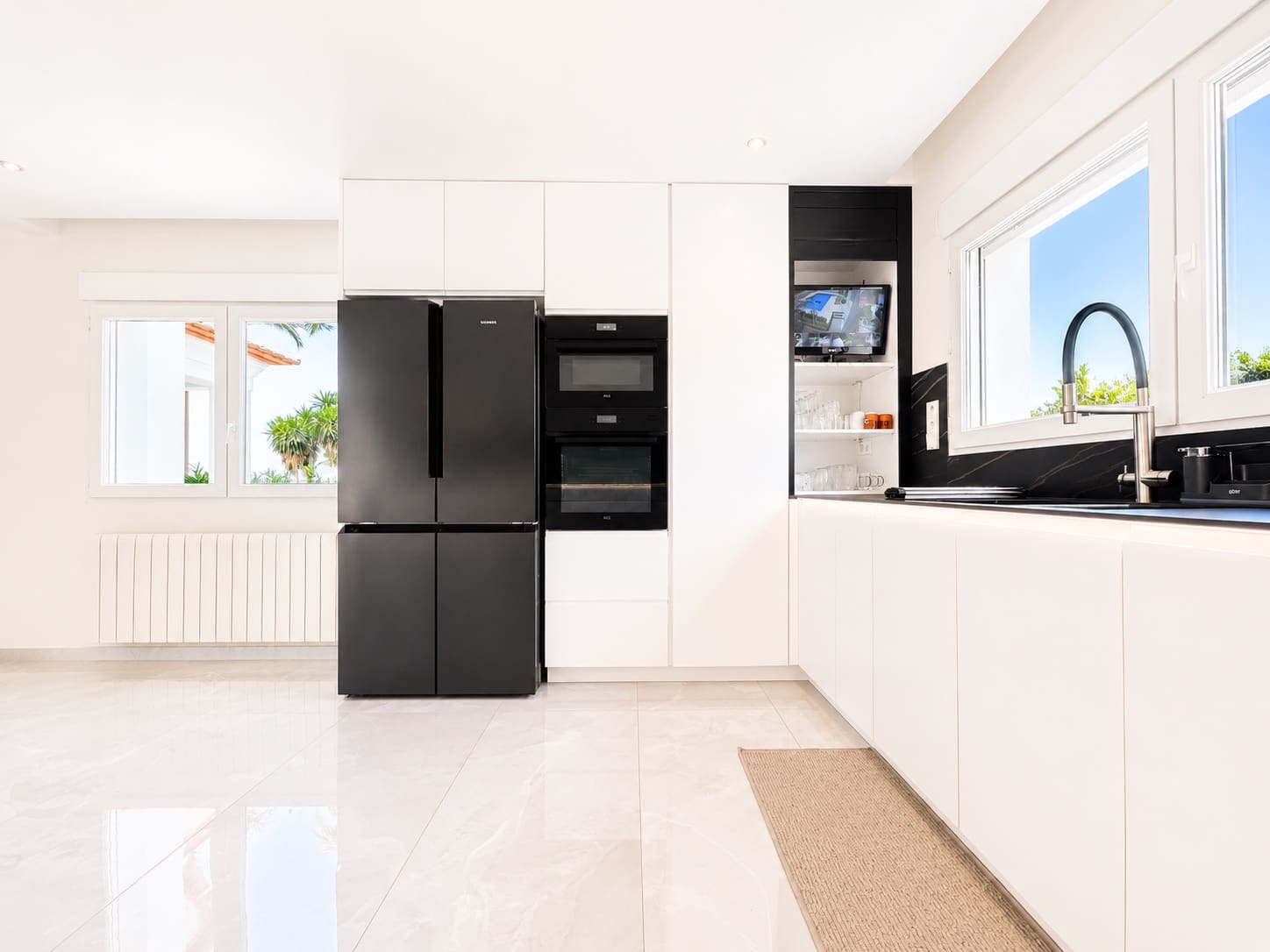 5 bedroom Villa for sale in Denia with pool - € 1,190,000 (Ref: 9970338)