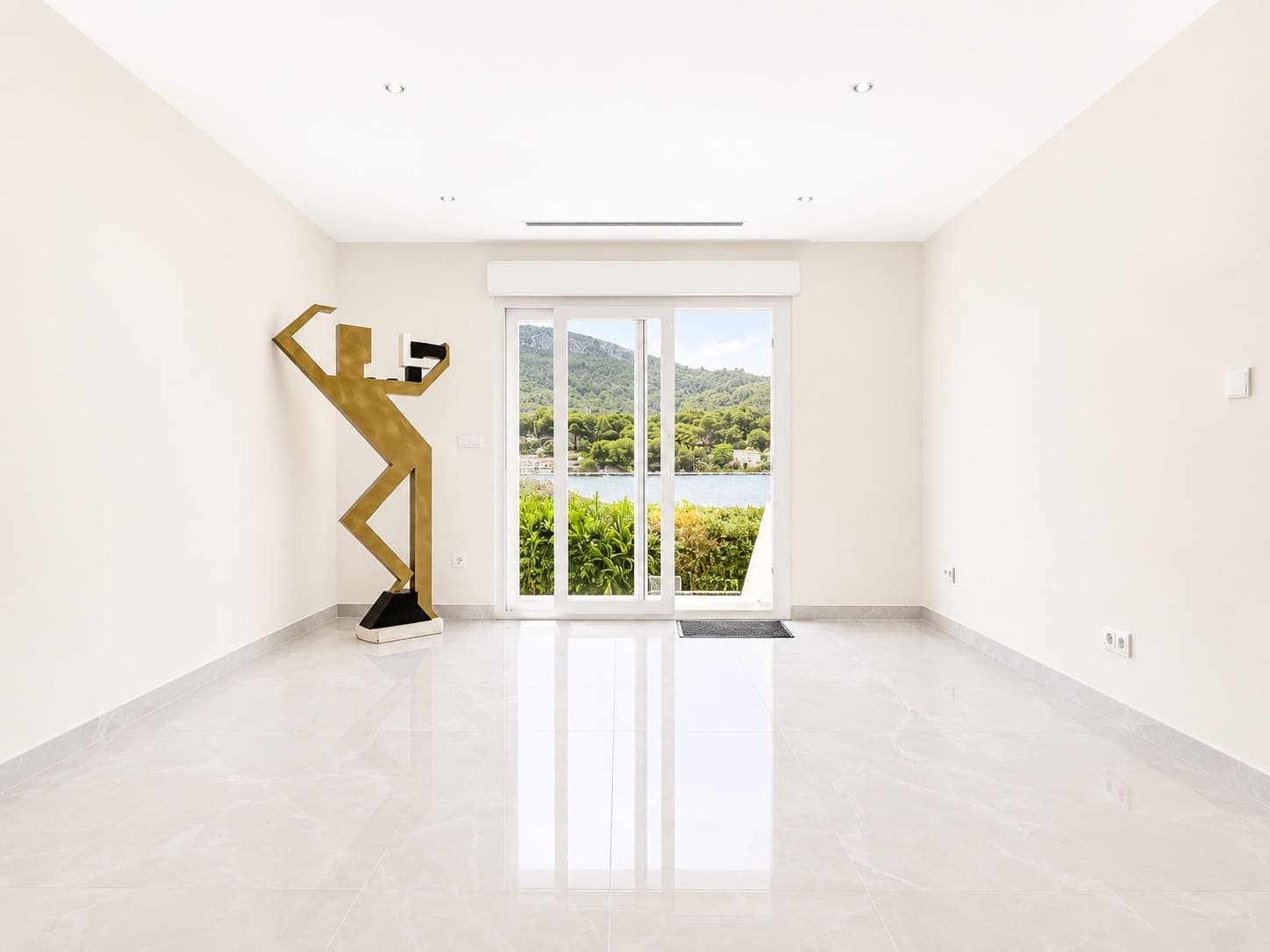 5 bedroom Villa for sale in Denia with pool - € 1,190,000 (Ref: 9970338)