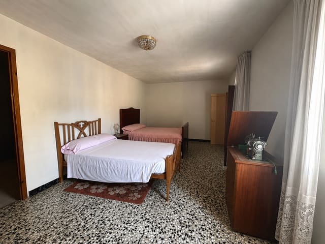 4 soveværelse Byhus til salg i Sagra - € 185.000 (Ref: 9973051)
