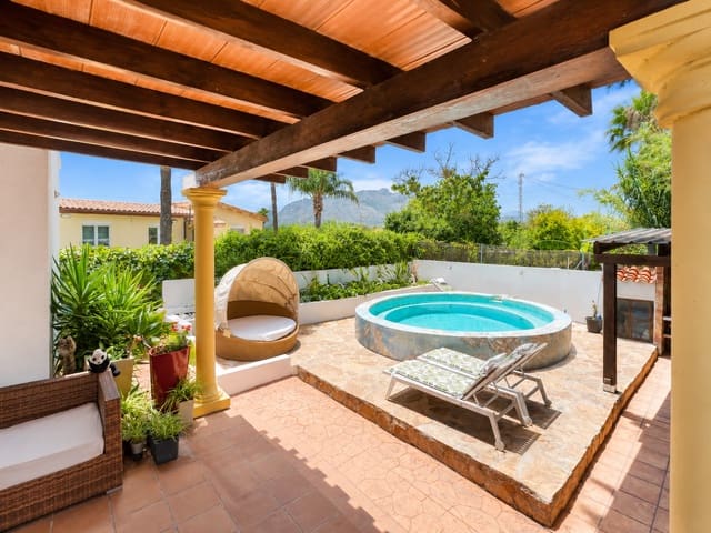 4 soveværelse Villa til salg i Las Marinas / Les Marines, Dénia med swimmingpool - € 659.000 (Ref: 9982696)