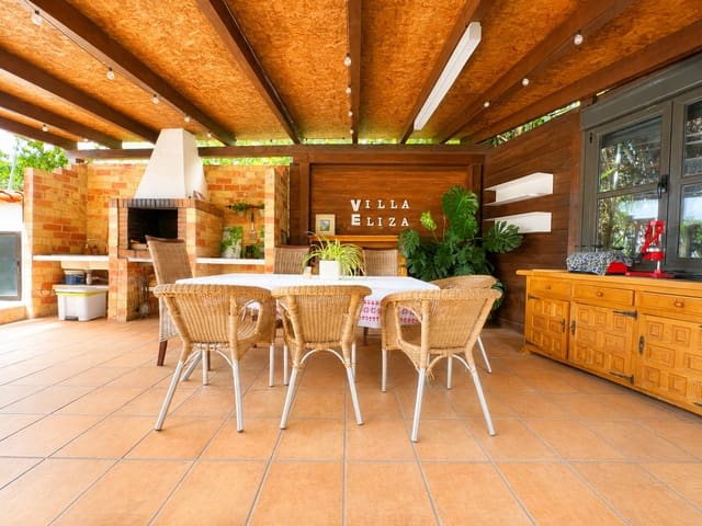 4 soveværelse Villa til salg i Las Marinas / Les Marines, Dénia med swimmingpool - € 659.000 (Ref: 9982696)