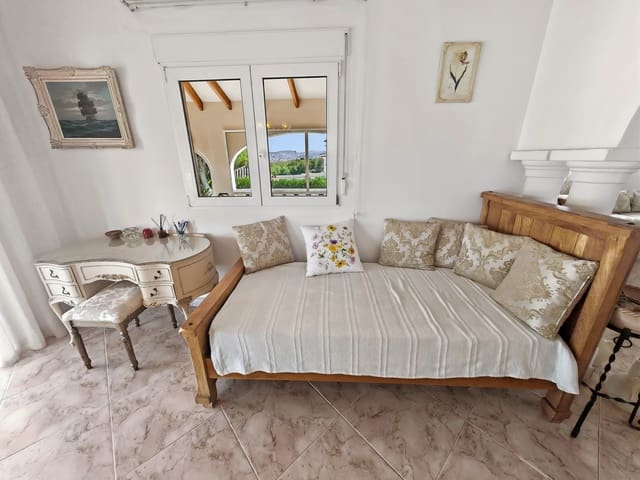 2 bedroom Villa for sale in Centro ciudad, Javea / Xàbia with pool - € 990,000 (Ref: 9998509)