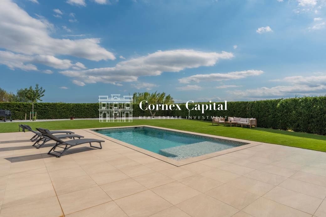 Chalet de 4 habitaciones en Navata en venta con piscina garaje - 1.460.000 € (Ref: 10044743)