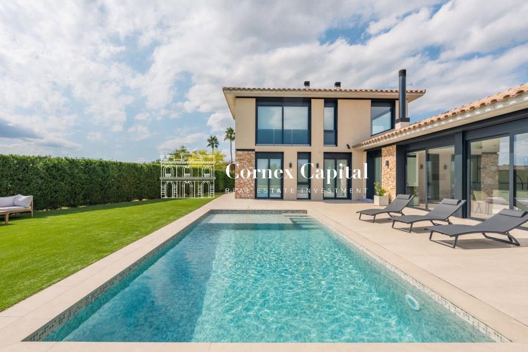 Chalet de 4 habitaciones en Navata en venta con piscina garaje - 1.460.000 € (Ref: 10044743)