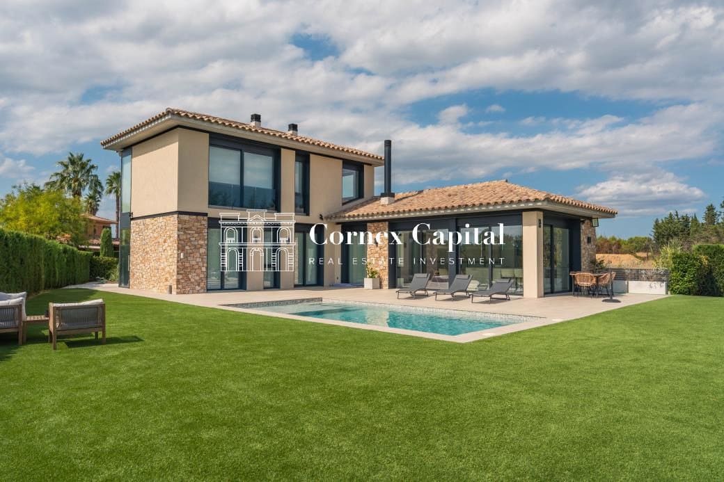 Chalet de 4 habitaciones en Navata en venta con piscina garaje - 1.460.000 € (Ref: 10044743)