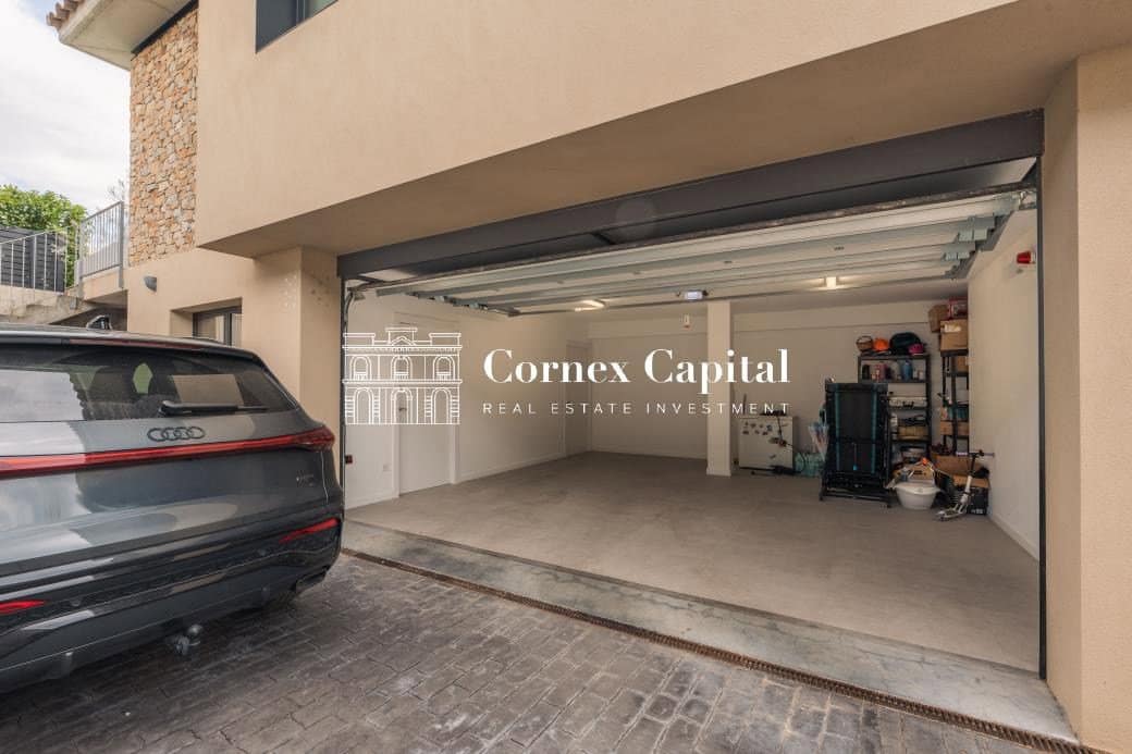 Chalet de 4 habitaciones en Navata en venta con piscina garaje - 1.460.000 € (Ref: 10044743)