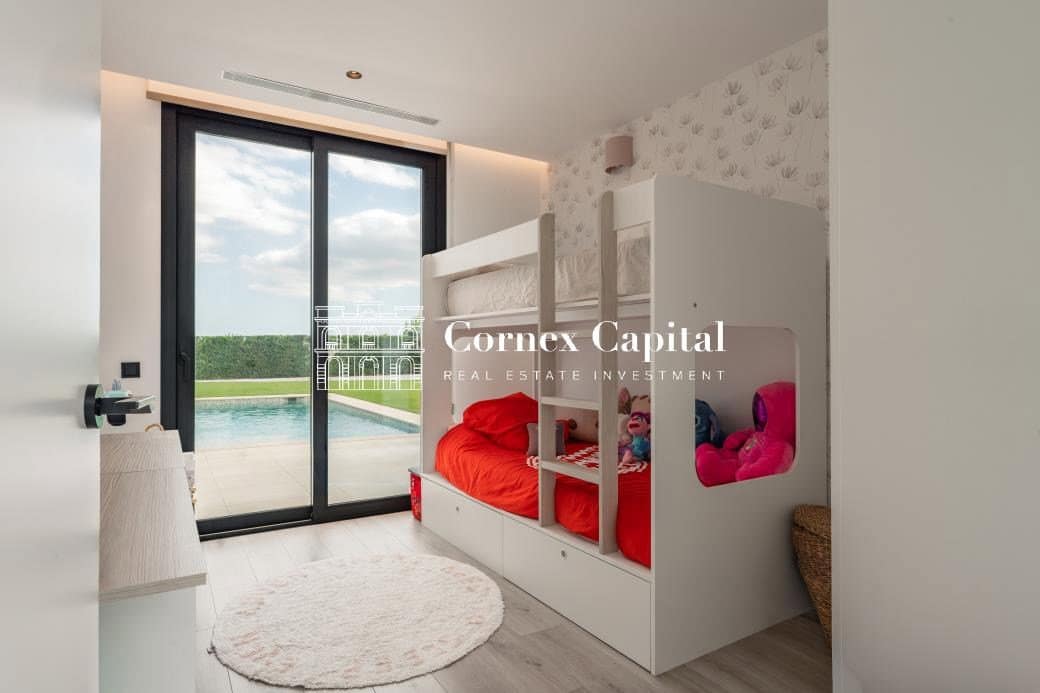 Chalet de 4 habitaciones en Navata en venta con piscina garaje - 1.460.000 € (Ref: 10044743)