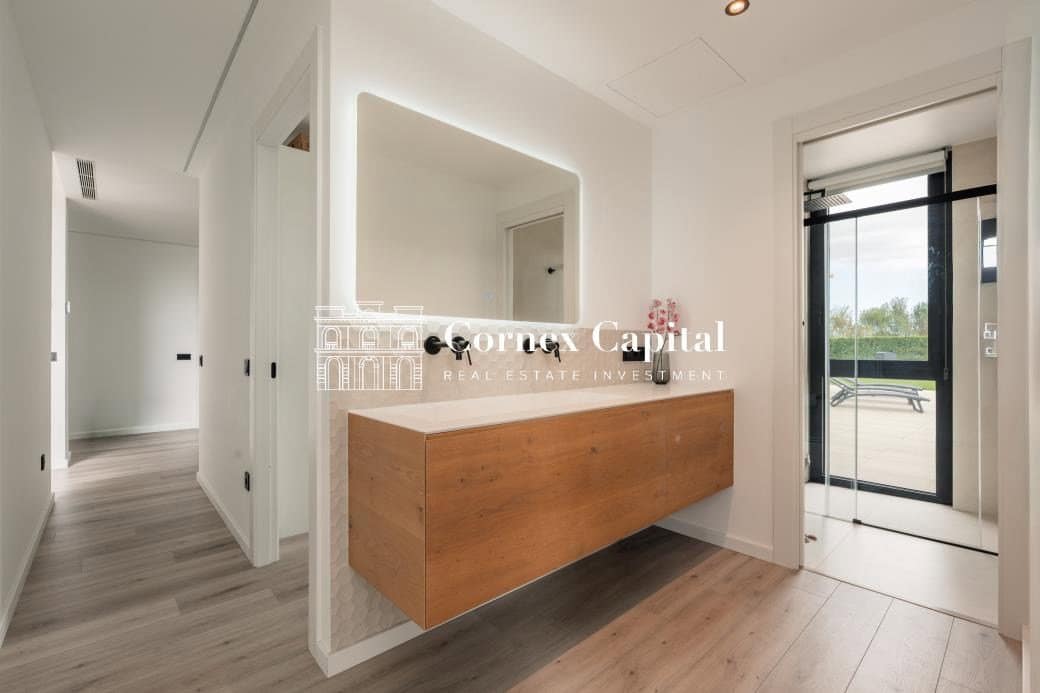 Chalet de 4 habitaciones en Navata en venta con piscina garaje - 1.460.000 € (Ref: 10044743)