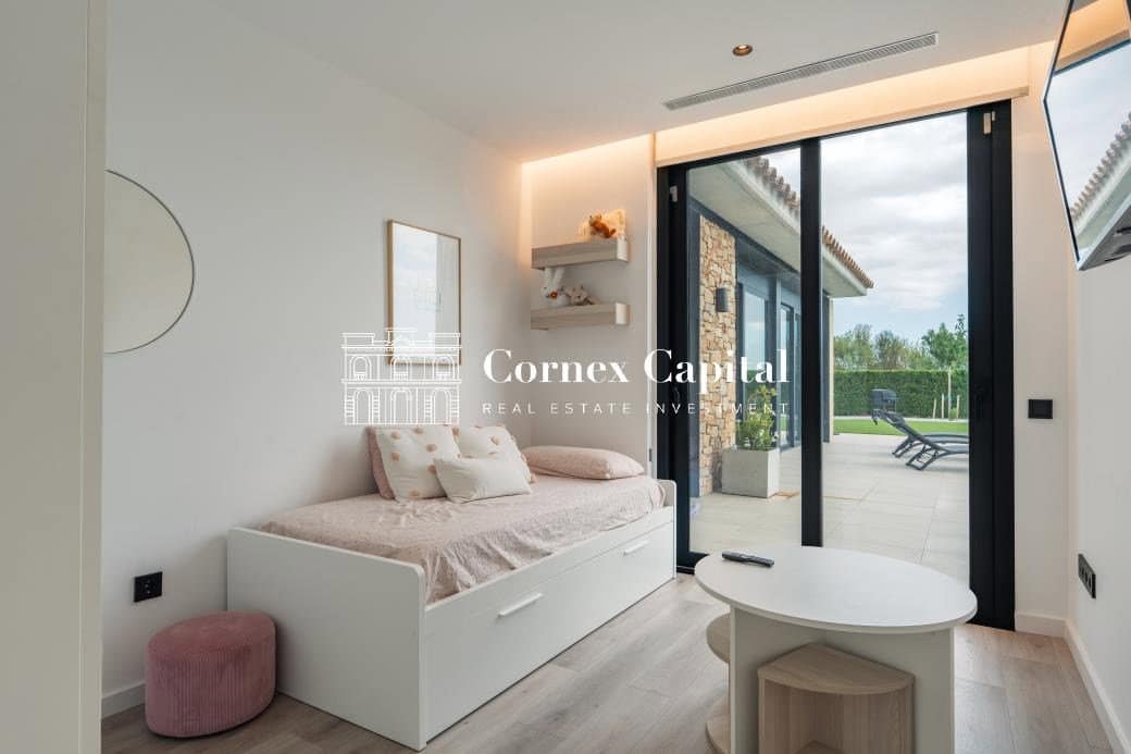 Chalet de 4 habitaciones en Navata en venta con piscina garaje - 1.460.000 € (Ref: 10044743)