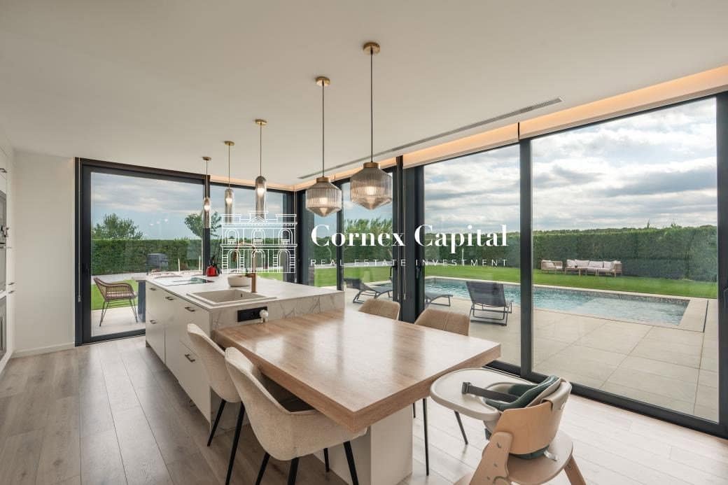 Chalet de 4 habitaciones en Navata en venta con piscina garaje - 1.460.000 € (Ref: 10044743)