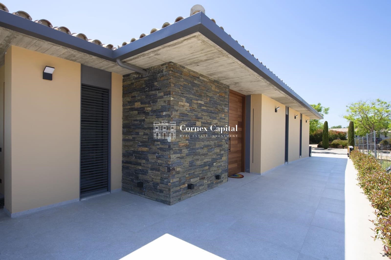 3 soveværelse Villa til salg i Navata med swimmingpool garage - € 1.075.000 (Ref: 6972041)