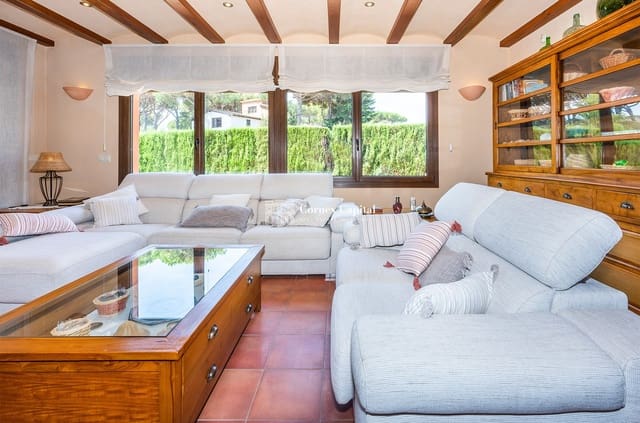 4 bedroom Villa for sale in Mont-ras with pool garage - € 1,150,000 (Ref: 7018243)