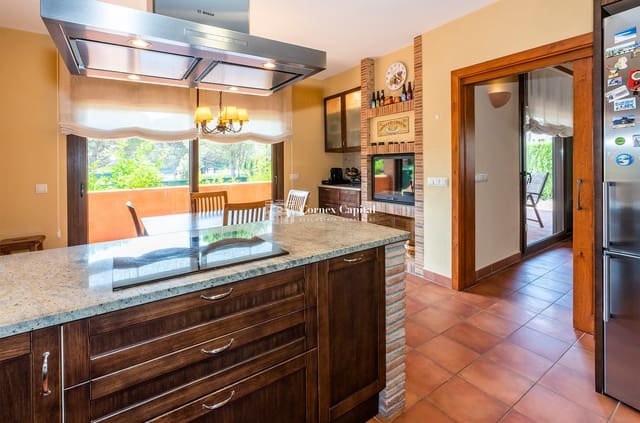 4 bedroom Villa for sale in Mont-ras with pool garage - € 1,150,000 (Ref: 7018243)