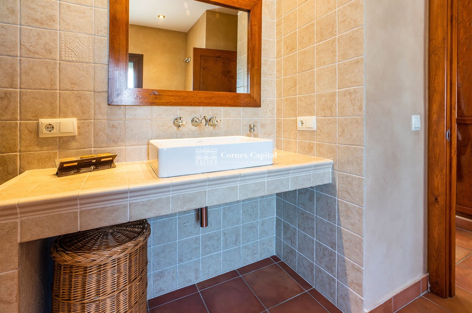 4 soveværelse Villa til salg i Mont-ras med swimmingpool garage - € 1.150.000 (Ref: 7018243)