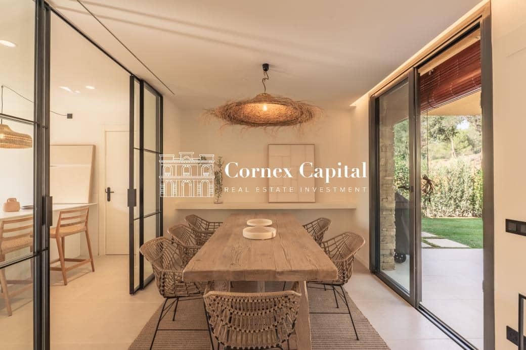 4 slaapkamer Rijtjeshuis te koop in Regencos met zwembad garage - € 806.500 (Ref: 8108588)