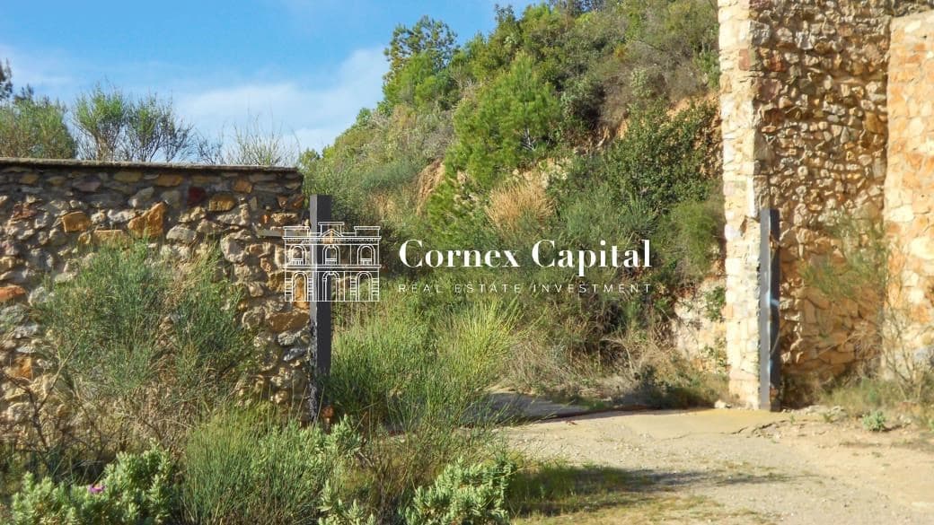 Ubebygd land til salgs i Begur - € 2 600 000 (Ref: 8120349)