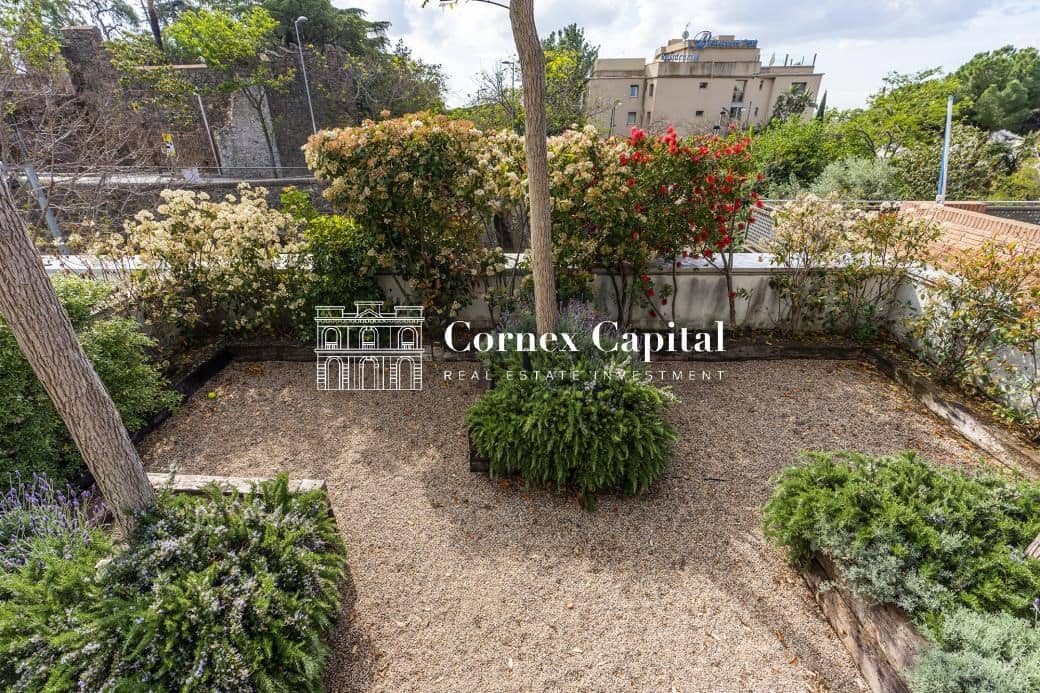 4 slaapkamer Villa te koop in Barcelona stad met garage - € 1.950.000 (Ref: 8284969)