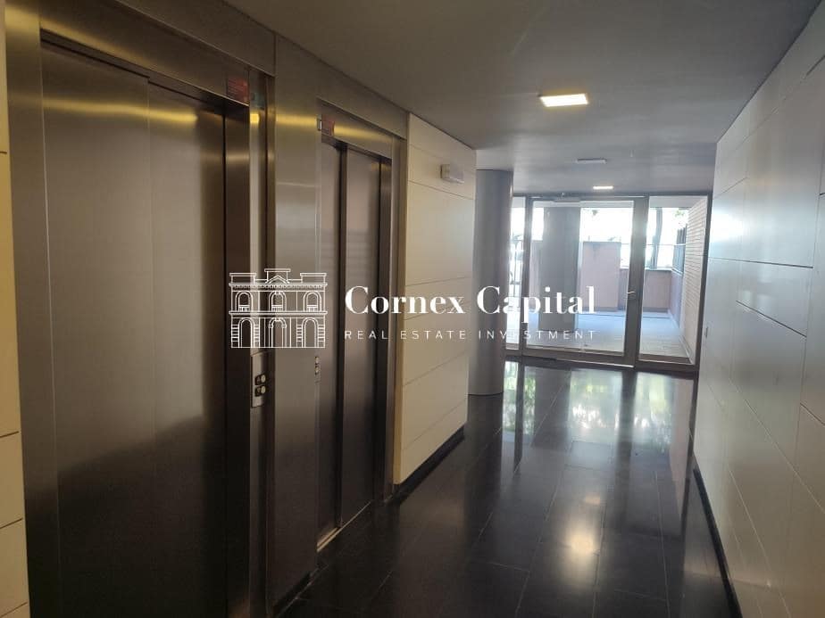 Garage til salg i Barcelona by - € 32.000 (Ref: 8344640)