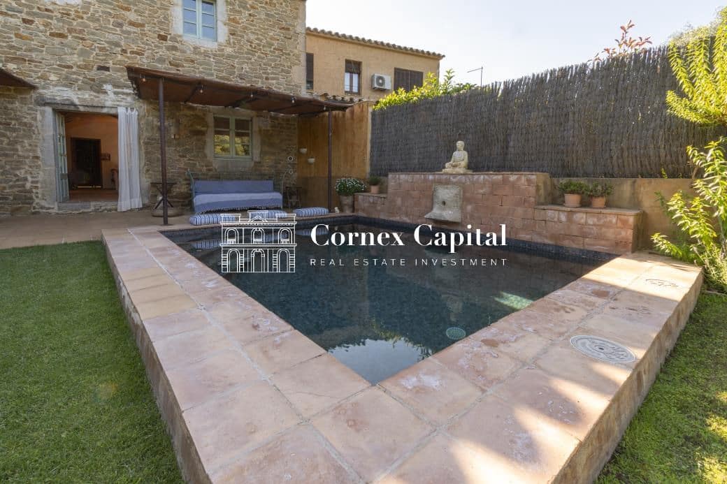 4 soveværelse Byhus til leje i Vilopriu med swimmingpool - € 10.000 (Ref: 8398991)