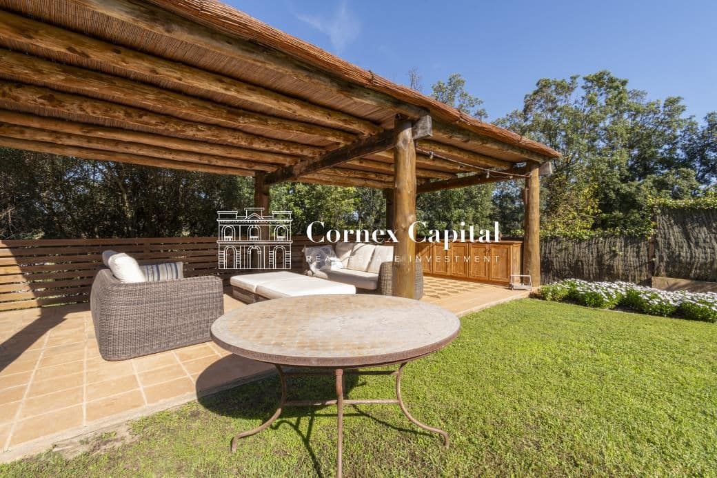 4 soveværelse Byhus til leje i Vilopriu med swimmingpool - € 10.000 (Ref: 8398991)