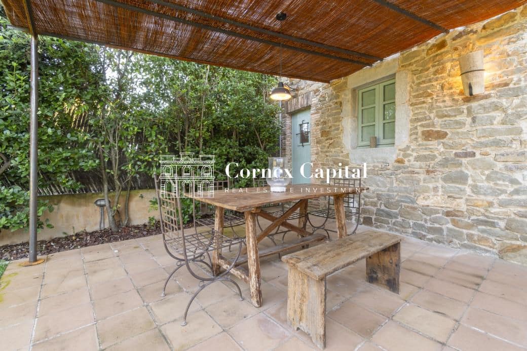 4 soveværelse Byhus til leje i Vilopriu med swimmingpool - € 10.000 (Ref: 8398991)