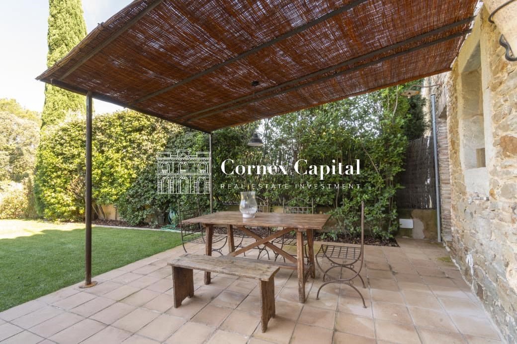 Maison de Ville de 4 chambres à louer à Vilopriu avec piscine garage - 10 000 € (Ref: 8398991)