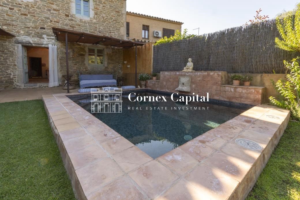 Maison de Ville de 4 chambres à louer à Vilopriu avec piscine garage - 10 000 € (Ref: 8398991)