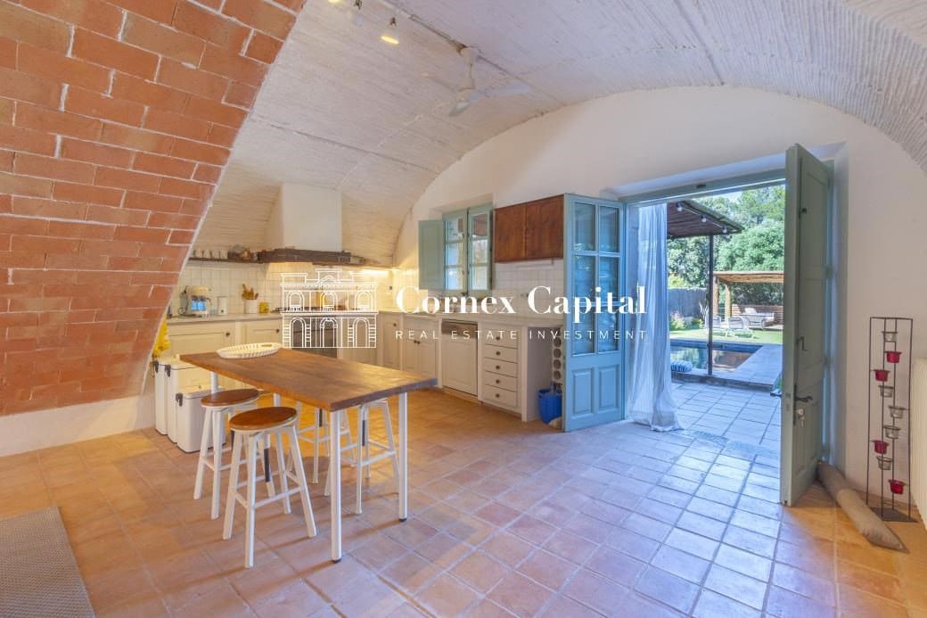 Maison de Ville de 4 chambres à louer à Vilopriu avec piscine garage - 10 000 € (Ref: 8398991)