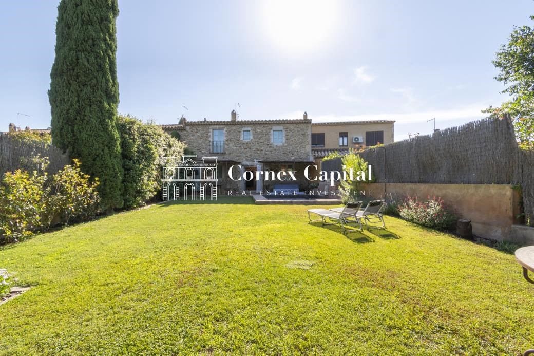 Maison de Ville de 4 chambres à louer à Vilopriu avec piscine garage - 10 000 € (Ref: 8398991)