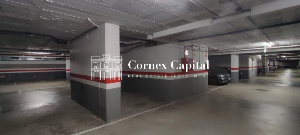 Garage til salg i Barcelona by - € 24.000 (Ref: 8773342)